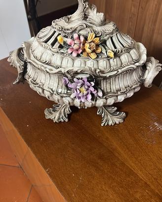 Centrotavolo in porcellana di Capodimonte