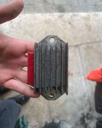 REGOLATORE DI TENSIONE PIAGGIO