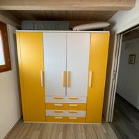 Armadio 4 ante bianco e giallo