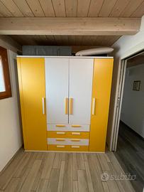 Armadio 4 ante bianco e giallo