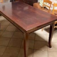 Tavolo  in legno massello