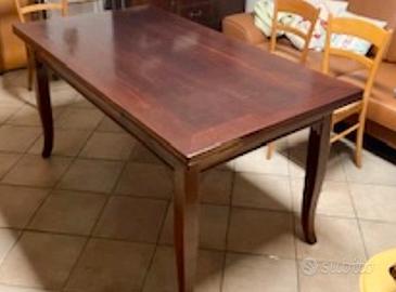 Tavolo  in legno massello