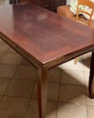 Tavolo  in legno massello