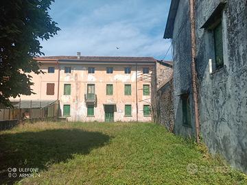 2 case su 3 piani a Sedegliano da ristrutturare