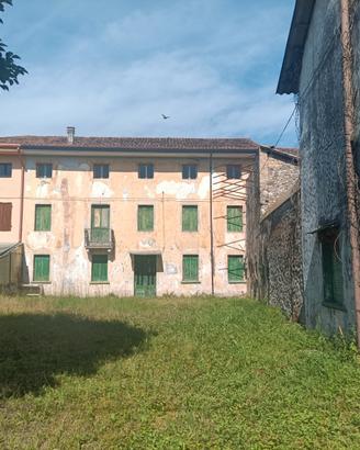 2 case su 3 piani a Sedegliano da ristrutturare