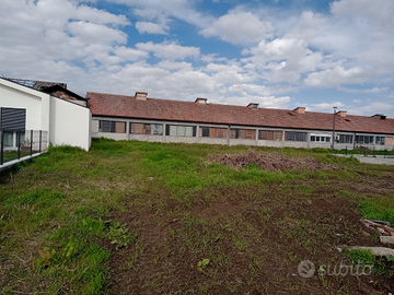 Magazzino artigianale zona residenziale