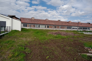 Magazzino artigianale zona residenziale