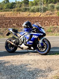 Yamaha r1