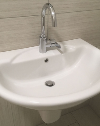 Lavabo Ideal Standard 68x52 non usato + Miscelator