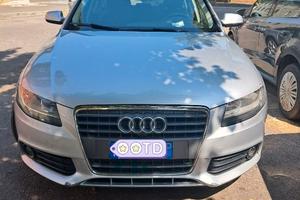 Audi A4 Station Wagon grigia