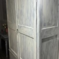 Armadio e tavolino vernice bianca invecchiato