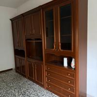 Armadio da sala con vetrine