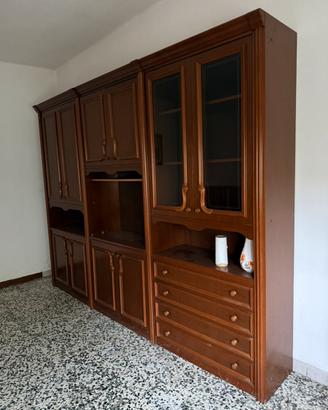 Armadio da sala con vetrine