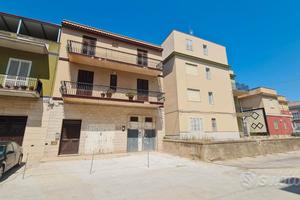 Castelvetrano casa ind. con locale + giardino