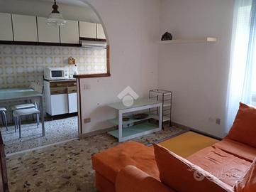 2 LOCALI A ROCCA DI PAPA