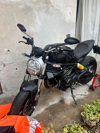 Ducati Monster 797 Plus Dark