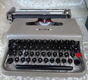 Macchina da scrivere Olivetti Lettera 22