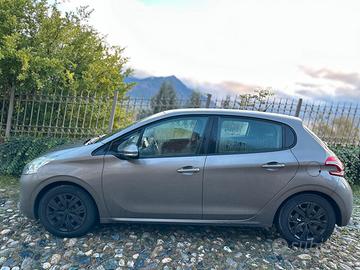 PEUGEOT 208 1.4 HDi Active 68 CV 5 porte