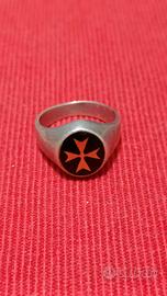 Anello con croce di Malta in argento 925