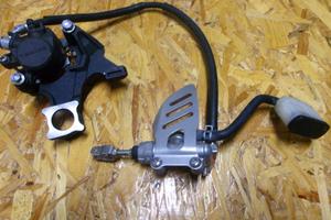 Pinza e pompa posteriore gsxr1000 k7 k8