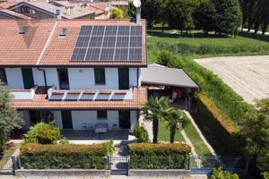 Legnaro -quadrifamiliare di testa in zona centrale