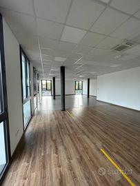 Immobile di 240 m² con 2 locali a Ponte San Nicolò