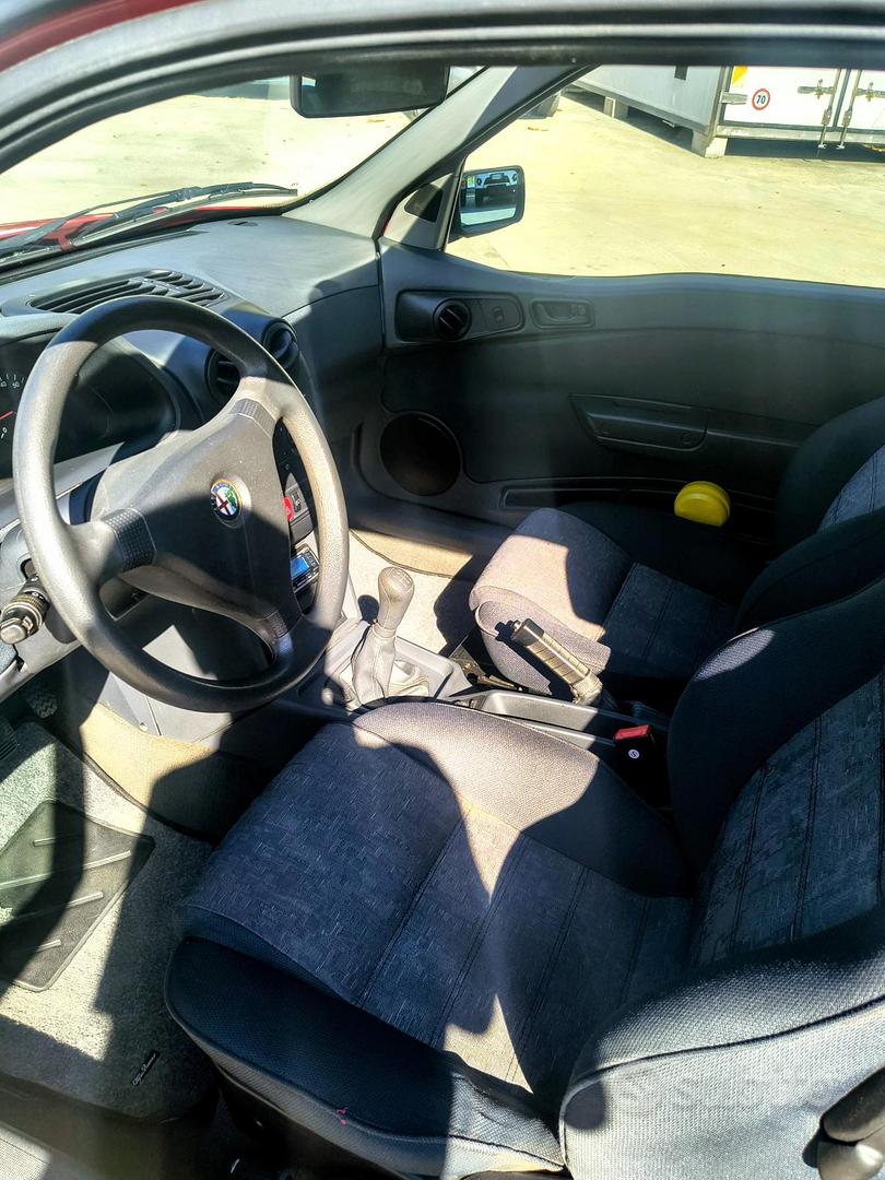 Alfa Romeo 145 1998 photo 4
