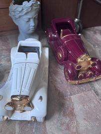 Coppia auto d’epoca in porcellana smaltata