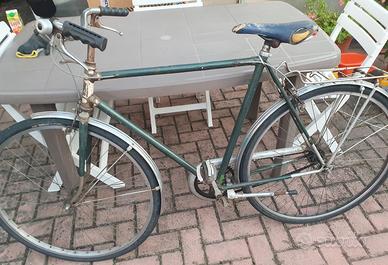 bicicletta uomo antica ma funzionale 