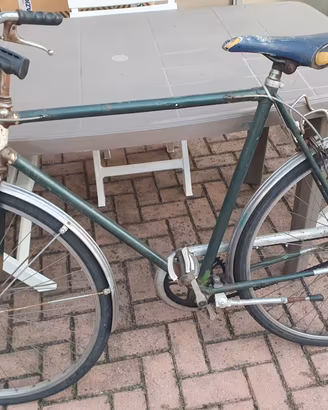 bicicletta uomo antica ma funzionale 