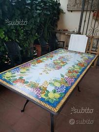 Tavolo in pietra lavica dell'etna dipinto a mano