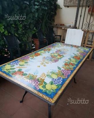 Tavolo in pietra lavica dell'etna dipinto a mano