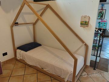 Struttura letto tipo tessuti a casetta