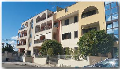 Ampio bilocale arredato con box a Lecce