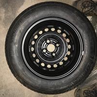 1 pneumatico Michelin con cerchio 