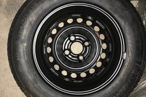 1 pneumatico Michelin con cerchio 