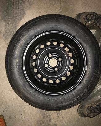 1 pneumatico Michelin con cerchio 