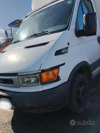 Iveco daily 2800 diesel cassone chiuso 430cm