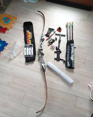 arco ricurvo con riser kinetic arios2 e kit flette