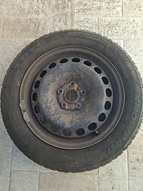 Set di 4 gomme invernali su cerchi