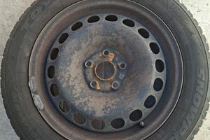 Set di 4 gomme invernali su cerchi