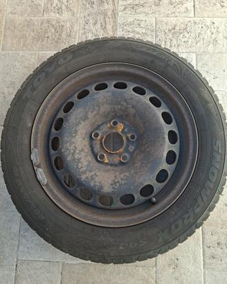 Set di 4 gomme invernali su cerchi