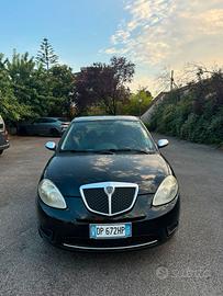 Lancia y