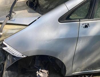 PARAFANGO ANTERIORE SINISTRO SUBARU Trezia Serie P