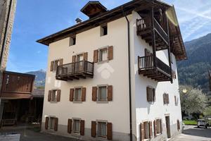 2 LOCALI A STREMBO