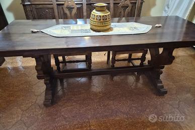 Sala da pranzo completa in noce.