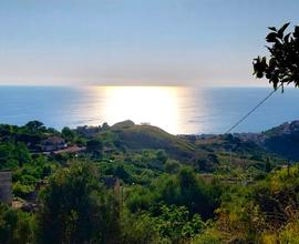 Villa con vista mare e ampia corte