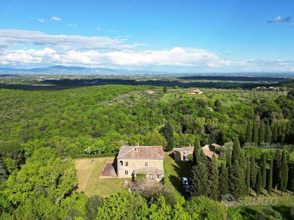 Rustico / Casale di 600 m² con più di 5 locali e b - Vista 2