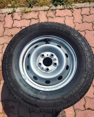 Gomme Michelin 215/70 R15 C.     DOT 15 24 