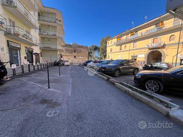 NEGOZIO A NAPOLI